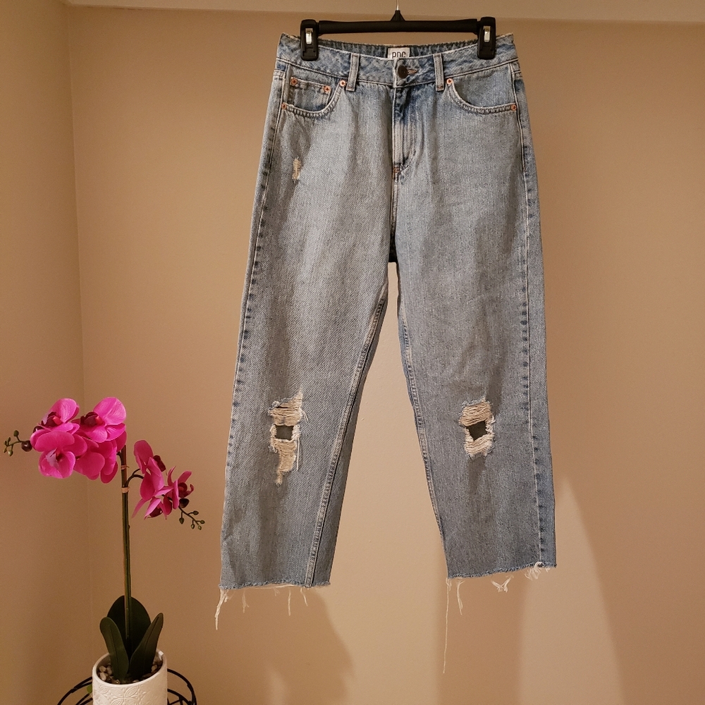 BDG WIDE LEG PAX JEANS 28 X 32 FRAYED